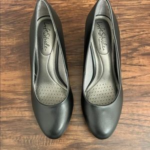 Life Stride Black Pump Heels
